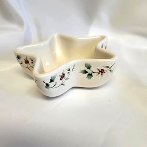 Pfaltzgraff Winterberry 5" Star Shaped Candy Dish Christmas